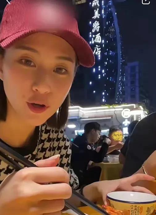 娱乐圈吃瓜投稿入口,揭秘吃瓜投稿入口，揭秘幕后真相！